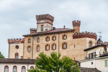 Fototapeta na wymiar The center of Barolo with historical buildings