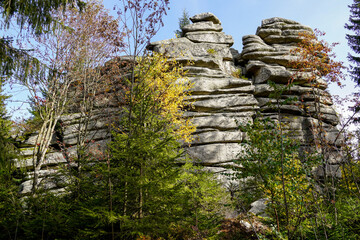 Felsen Granit im Fichtelgebirge am Rudolfstein im Herbst
