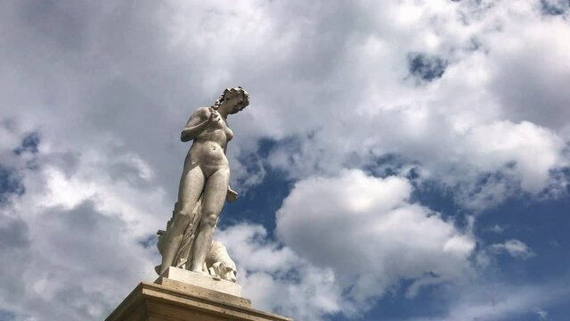 Timelapse of a statue in the gardens of the Louvre Museum in Paris
