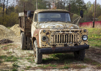 Obraz na płótnie Canvas Rusty Abandoned Truck not used by anyone