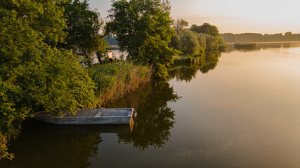Samotna łódka © Piotr