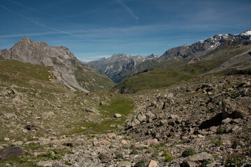 a superb valley between the Chavière pass and the Peclet Polset hut with a view of Mont Blanc