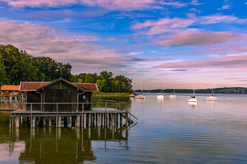 Fototapeta premium Schöne Hütte am See 