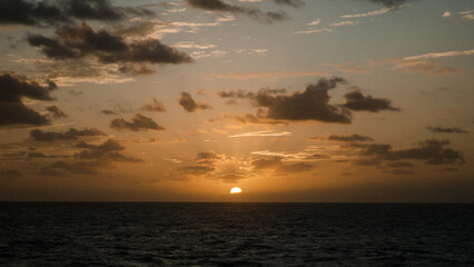 Fototapeta na wymiar sunset over the sea