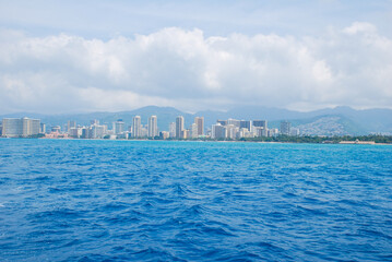 Fototapeta na wymiar Honolulu from the ocean 