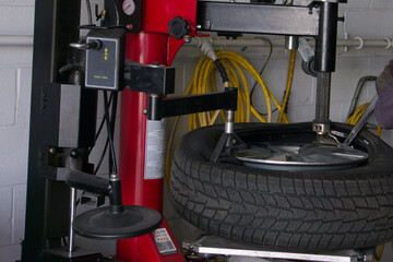 machine changing tire