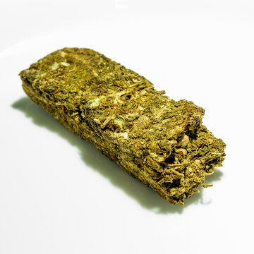 baseado maconha prensada trafico de drogas seda piteira peda&ccedil;o prensado