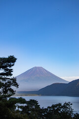 Fototapeta premium 千円札のモデルの本栖湖と富士山