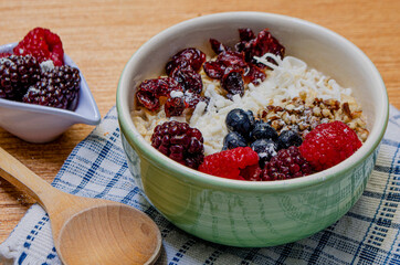 oatmeal with berries