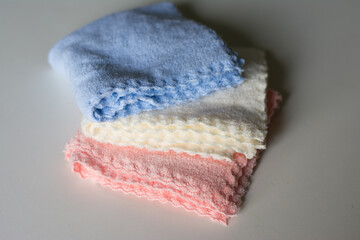 Colorful microfiber cloths, colored microfiber cloths for cleaning.