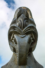 maori statue