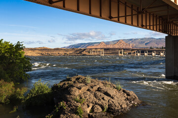 Fototapeta na wymiar The Dalles bridge in Oregon