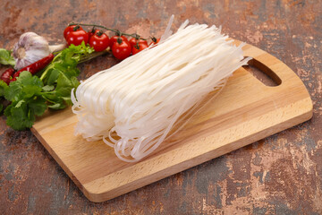 Raw rice noodles