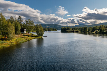 Fototapeta na wymiar river and mountains in Norway