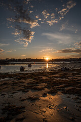 beau coucher de soleil sur la plage en Bretagne sur l'île de Batz