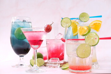 cocktail with ice and lime