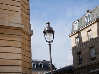 Vieux lampadaire dans les rues de Paris