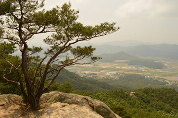Fototapeta na wymiar Hiking in the beautiful Seoraksan Mountains and outside of Sokchos temples, South Korea