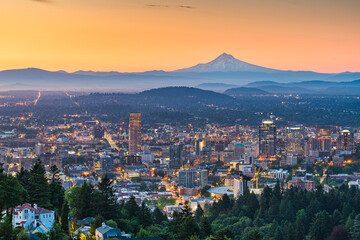 Portland, Oregon, USA skyline at dusk with Mt. Hood - obrazy, fototapety, plakaty