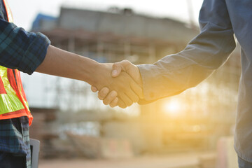 A man shake hands 