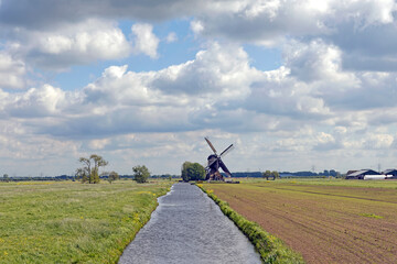 Fototapeta premium The Alblasserwaard is a polder in the province of South Holland, Netherlands. It is mainly known for the windmills of Kinderdijk, but there is more.