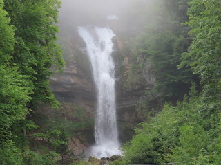 Giessbach Falls in the eponymous nature park and over Lake Brienz / Giessbachfälle...