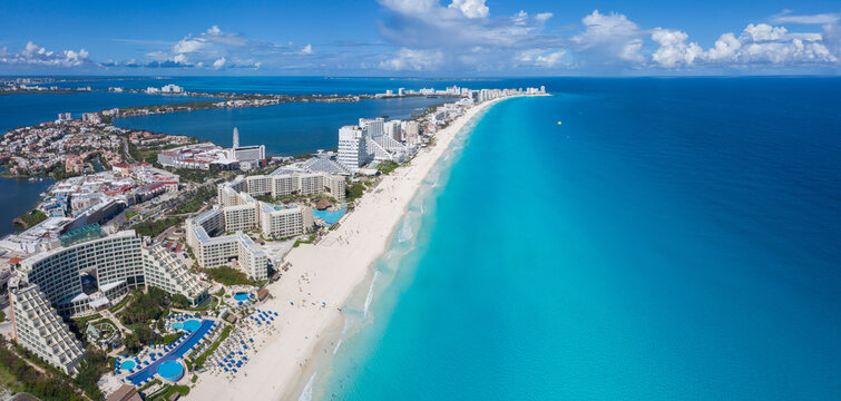 Cancun bech with blue water and whte sand