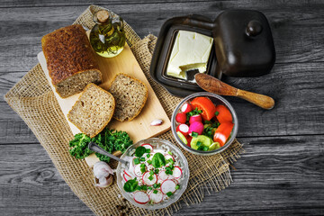 jedzenie, posiłek, bochenki, zdrowa, swiezy, pomidor, ser, kanapka, przekąska, sałata, lunch, śniadanie, płyta, zieleń, ciało, dania, delikatesowy, stole, pomidor, przepyszny