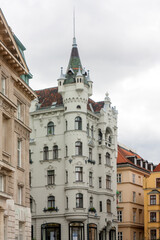 Fototapeta premium Torre de edificio antiguo en la ciudad de Viena, pais de Austria