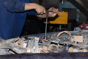 mechanic changing engine