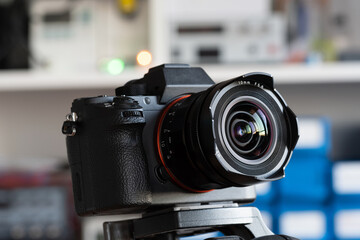 DSLR mirrorless camera with wide-angle lens