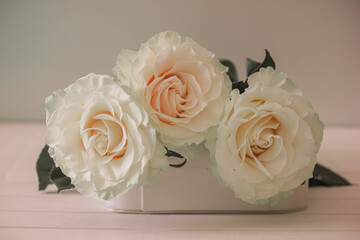 Obraz na płótnie Canvas Delicate flowers of white roses, close-up.