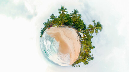 Pequeno Planeta da Praia dos Três Coqueiros na Península de Maraú, Bahia, Brasil © Sérgio Rocha