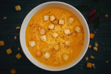 Cream vegetable soup with croutons
