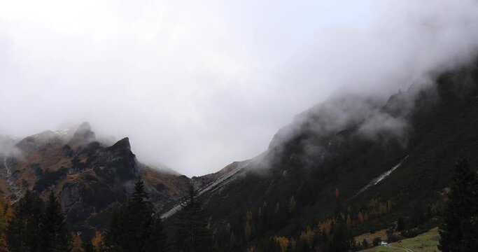 4k Timelapse Aufnahme des Muttekopf, 4k Herbstwetter, 4k &Ouml;tztaler Alpen, Alpen umschlungen von Wolken