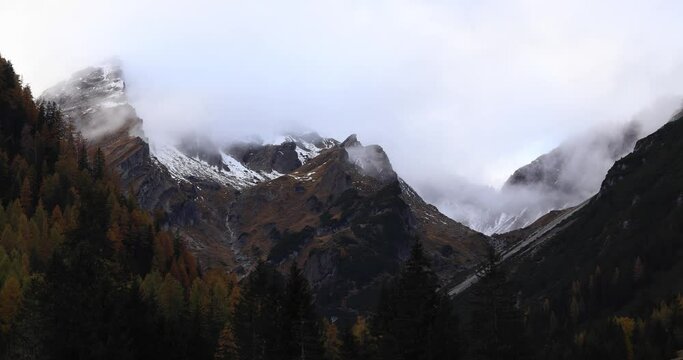 4k Timelapse Aufnahme des Muttekopf, 4k Herbstwetter, 4k &Ouml;tztaler Alpen, Alpen umschlungen von Wolken