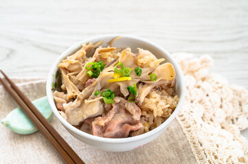 きのこと豚肉の炊き込みご飯