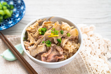きのこと豚肉の炊き込みご飯
