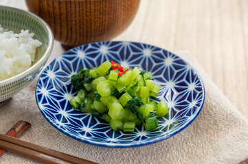 刻んだ野沢菜漬け