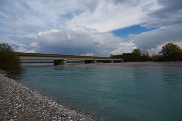 Obraz premium Fiume Tagliamento nel periodo autunnale