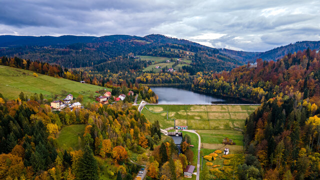Zbiornik Czarniański, zbiornik wody pitnej, początek największej rzeki w Polsce, Wisły. Beskid Śląski, Śląsk, Polska