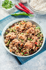 Fried rice witch chicken, eggs and vegetables