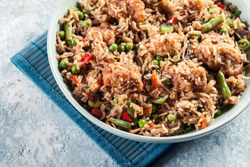 Fried rice witch chicken, eggs and vegetables
