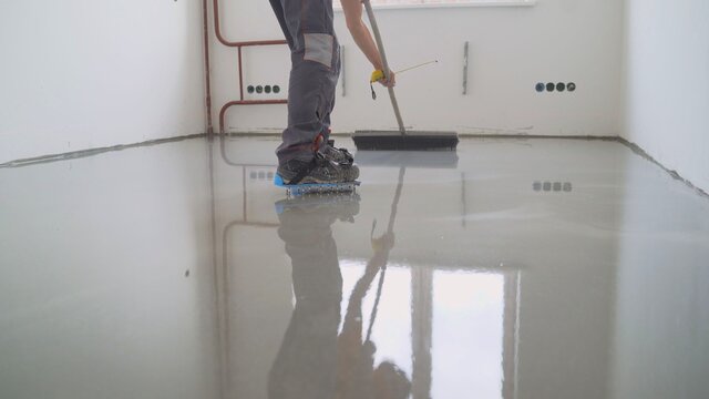 Filling the floor. A contractor painter will paint the garage floor to speed up the sale of your home. Fill in the low spots with self-leveling compound for a fine leveling.