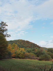 Landschaften im Herbst – Fischbach bei Dahn – Ortsgemeinde in Rheinland-Pfalz