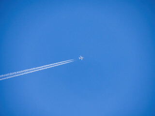 Looking up the sky, saw an airplane flying