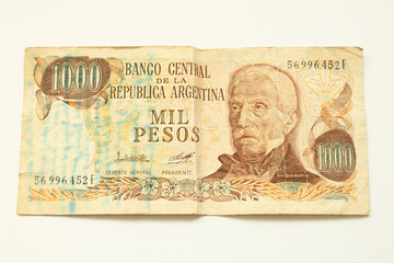 Old bill of 1000 pesos from Argentina valid until 1989 in brown color and with the figure of San Martin.
