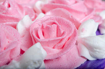 Pink roses from cream on a cake