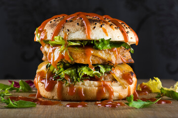 Hamburger maison avec laitue et fromage