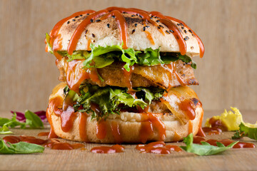 Hamburger maison avec laitue et fromage